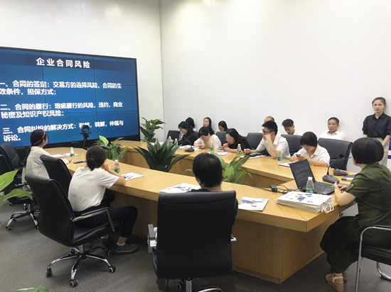 88858cc永利官网文创集团起劲开展“讲座进园区”运动
