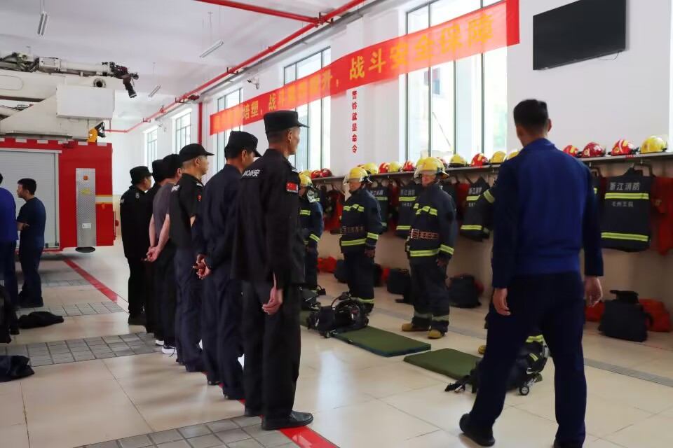 88858cc永利官网长城机电员工赴军营接受消防培训