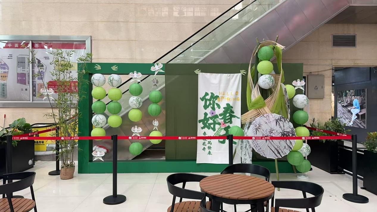 钱江商城焕新颜，春日美陈显活力