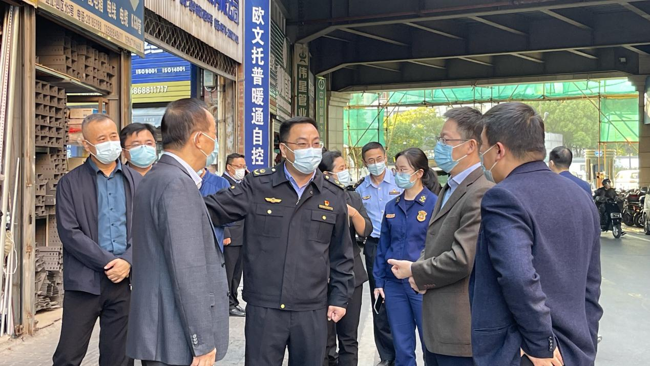 拱墅区向导赴88858cc永利官网市场 检查疫情防控及消防清静事情