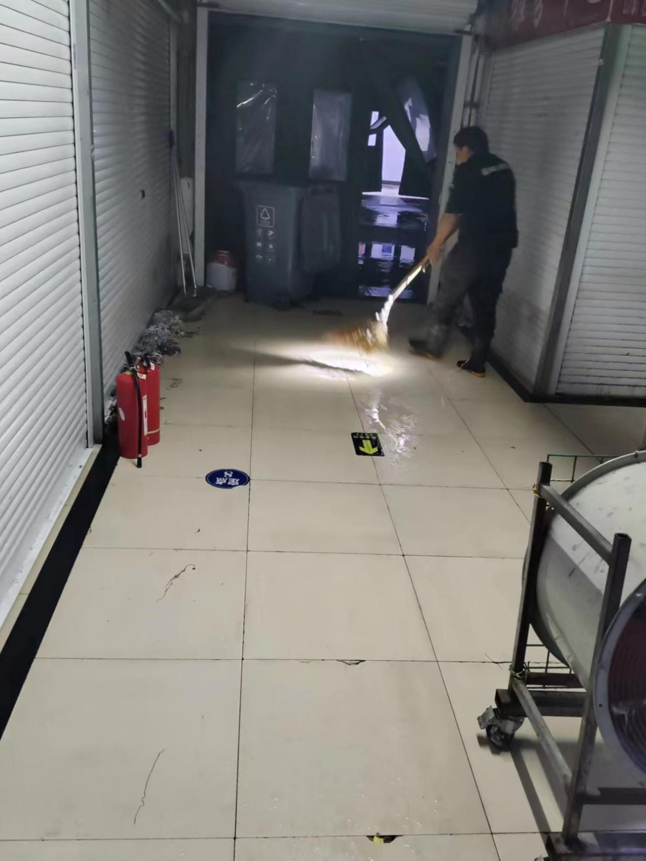 迎战暴雨，钱江商城打好排水防汛攻坚战